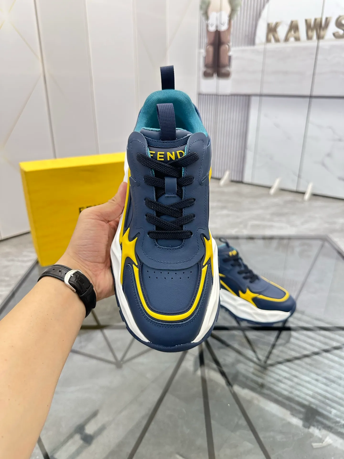 Men's shoes: 💰P580¥ Product trademark: Fendi* "Fendi*" low-top sports shoes Regular size: 39-44 (can be customized to 38.45.46) Product material: imported cowhide upper, breathable lining, original outsole. No.: 0008